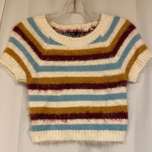 Forever 21 Tops - Forever 21 Cropped Fuzzy Sweater Top